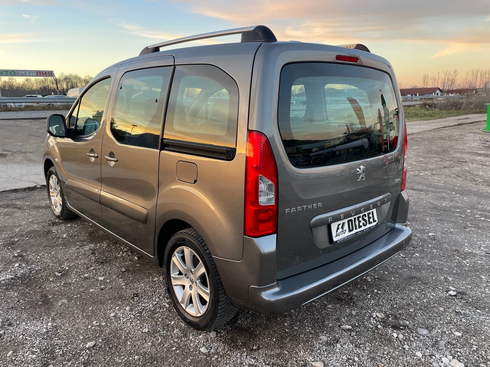 Peugeot Partner 1.6HDI-90-TEPEE-ITALIA | Mobile.bg — изображение 12
