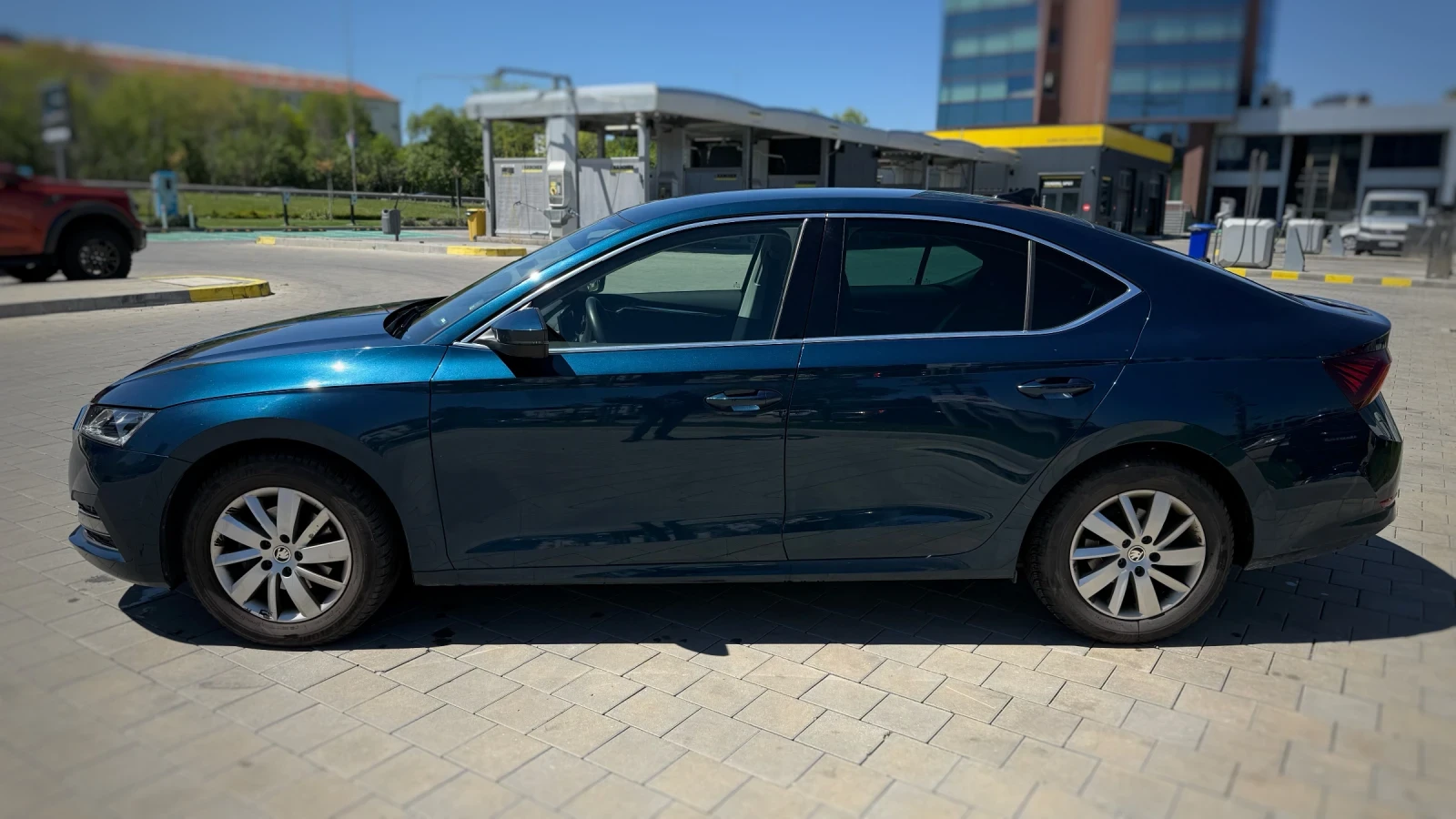 Skoda Octavia 2.0 TDI 7DSG | Edition | 2022 | Гаранция до 1.2027 - изображение 2