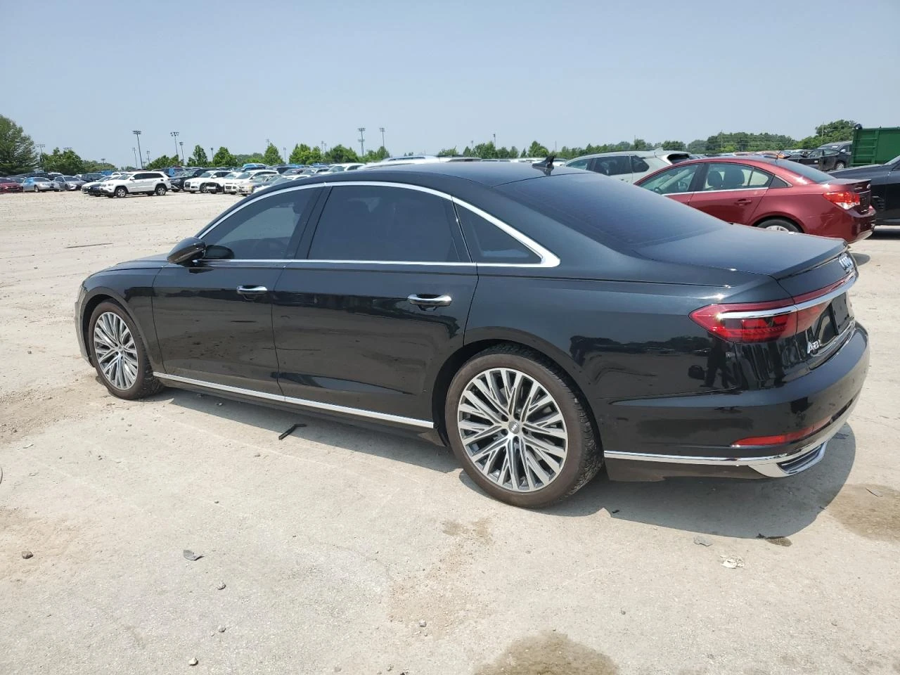 Audi A8  - изображение 2