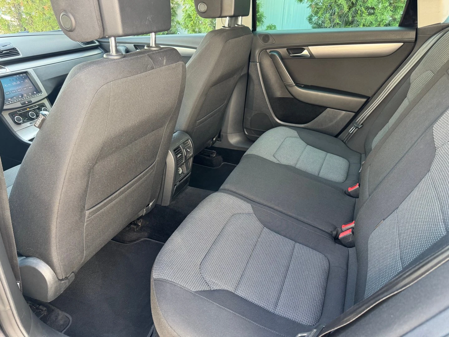 VW Passat Comfortline 2.0TDI BMT - изображение 7