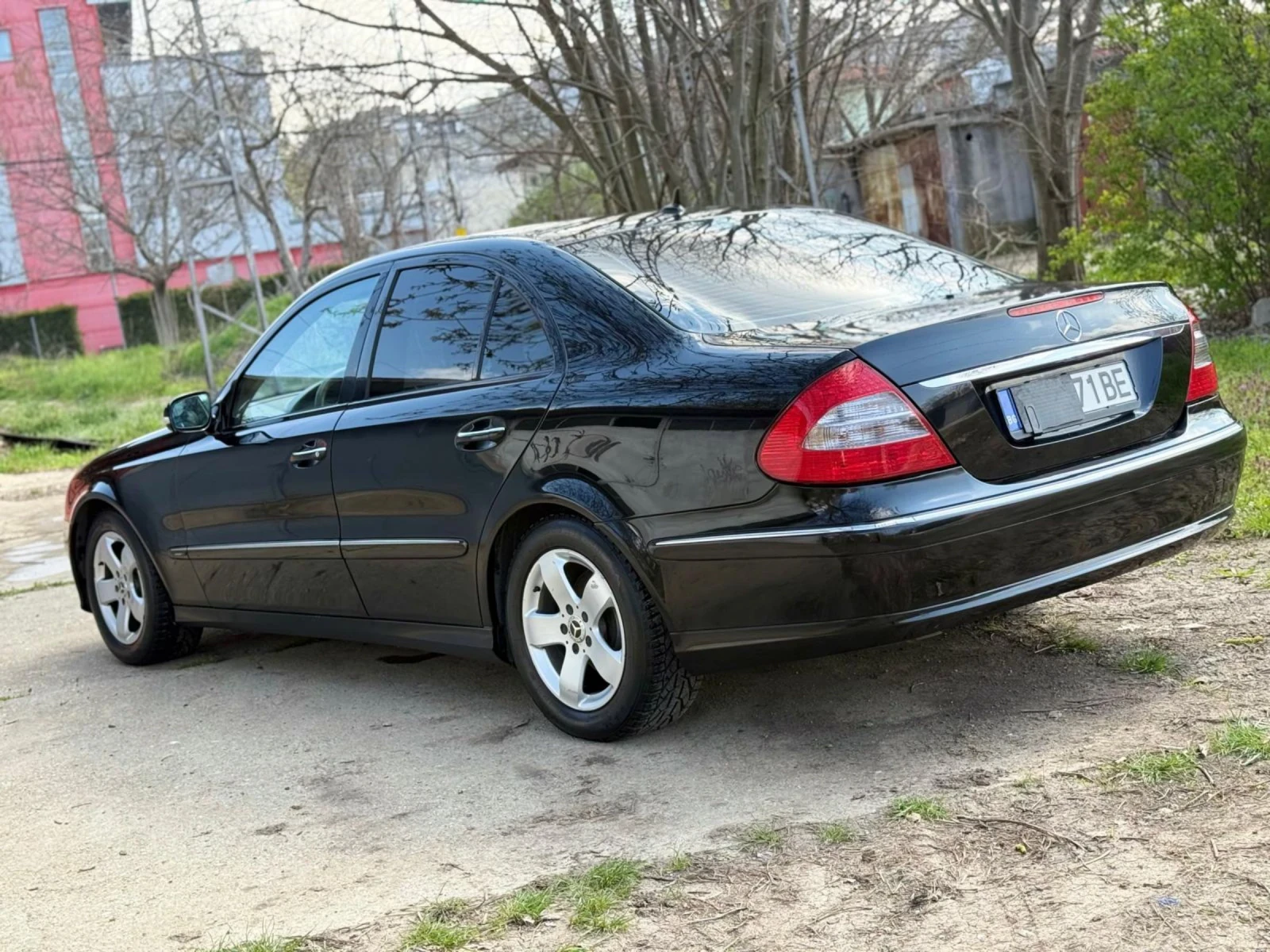 Mercedes-Benz E 320 СМЕНЕНА ВЕРИГА//АVANTGARDE//FACELIFT//АВТОМАТИК!