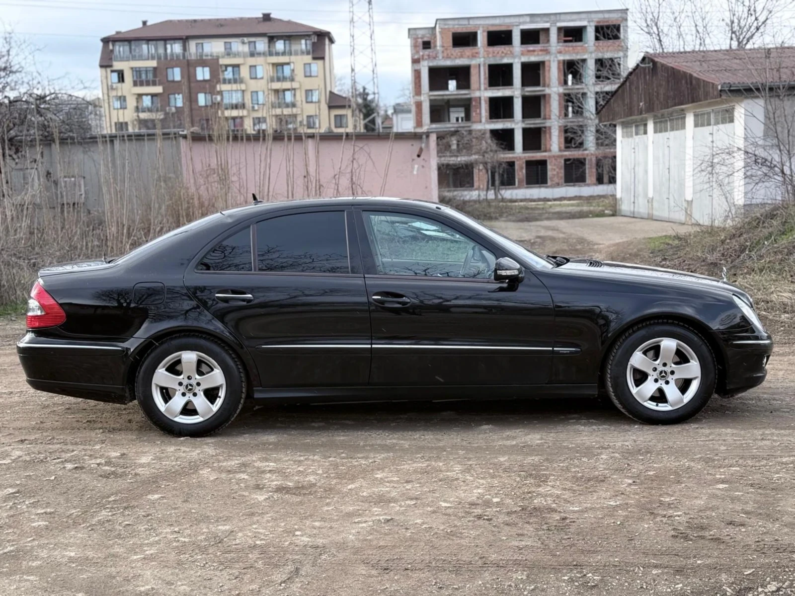 Mercedes-Benz E 320 FACELIFT/E320CDI/V6/ОБСЛУЖЕН/КОЖА/ВСИЧКО ПЛАТЕНО  - изображение 7