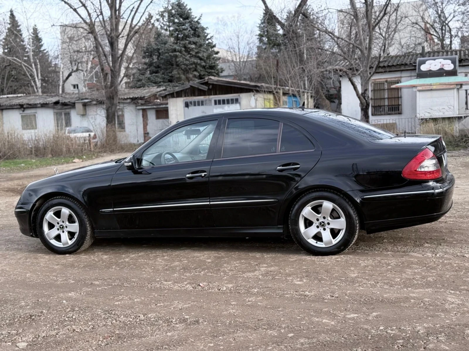 Mercedes-Benz E 320 FACELIFT/E320CDI/V6/ОБСЛУЖЕН/КОЖА/ВСИЧКО ПЛАТЕНО  - изображение 8