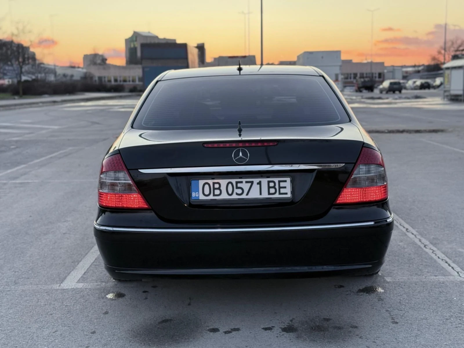 Mercedes-Benz E 320 AVANTGARDE/FACELIFT/E320CDI/7G/КОЖА/АВТОМАТИК!, снимка 2 - Автомобили и джипове - 53472773