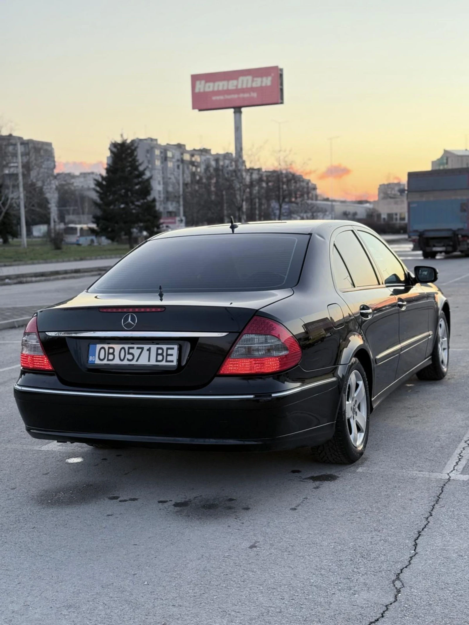 Mercedes-Benz E 320 AVANTGARDE/FACELIFT/E320CDI/7G/КОЖА/АВТОМАТИК!, снимка 3 - Автомобили и джипове - 53472773