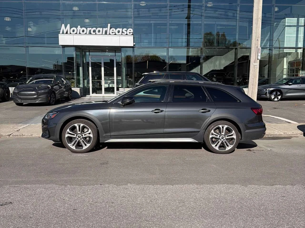 Audi A4 Allroad * Progressiv * CARFAX * ПАНОРАМА * KEYLESS *  - изображение 2