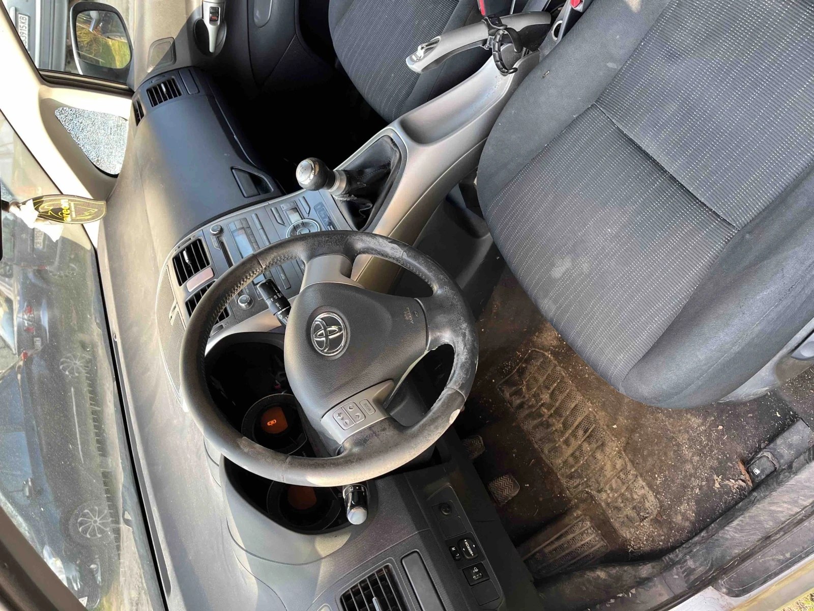 Toyota Auris, снимка 14 - Автомобили и джипове - 53921637