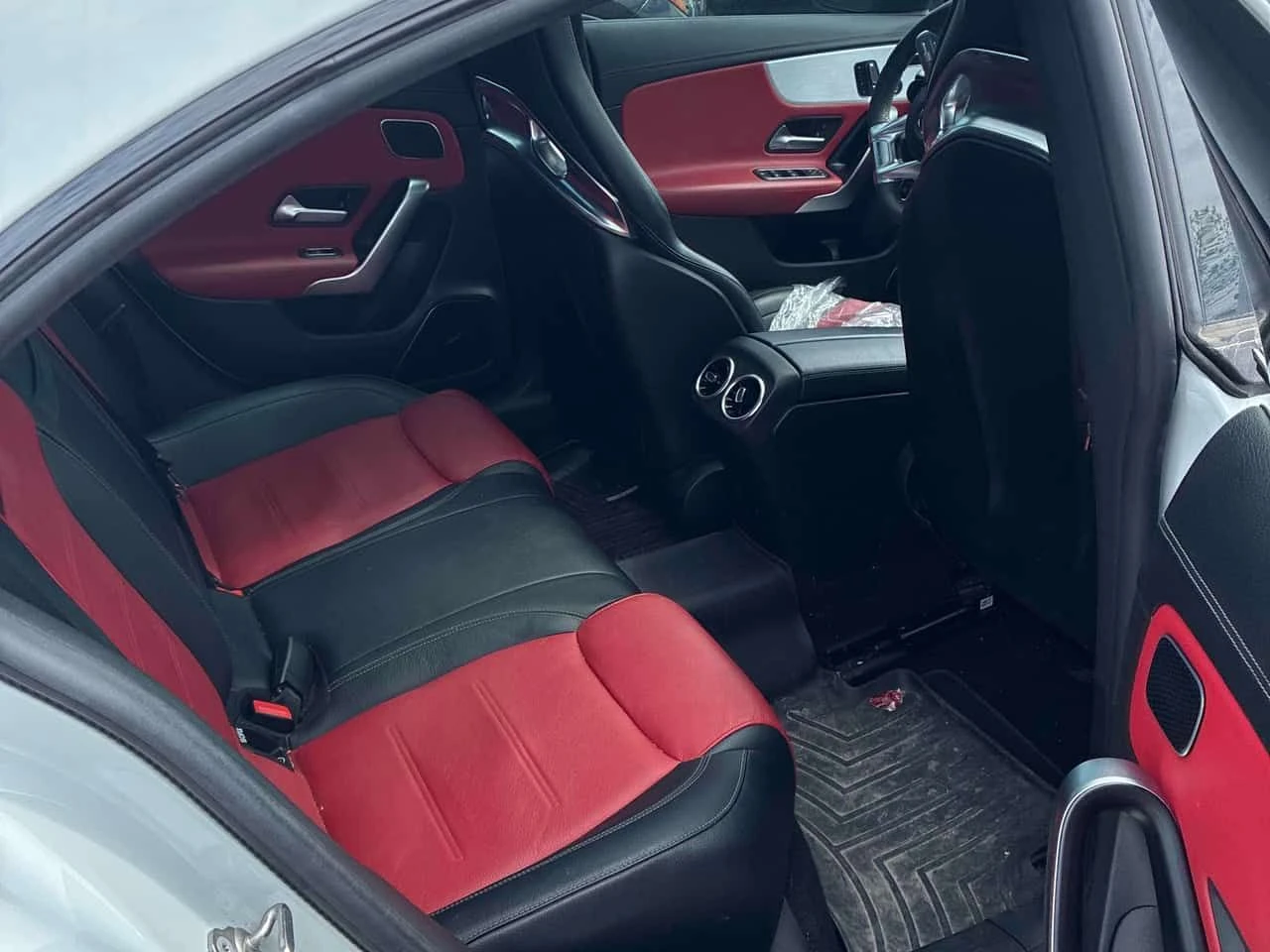 Mercedes-Benz CLA * AMG 45 * CARFAX * БЕЗ ПЪРВОНАЧАЛНА ВНОСКА, снимка 13 - Автомобили и джипове - 54652742