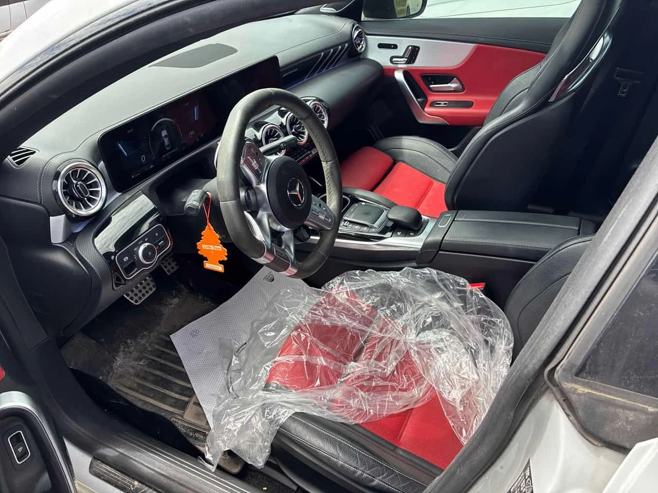 Mercedes-Benz CLA * AMG 45 * CARFAX * БЕЗ ПЪРВОНАЧАЛНА ВНОСКА, снимка 5 - Автомобили и джипове - 54652742