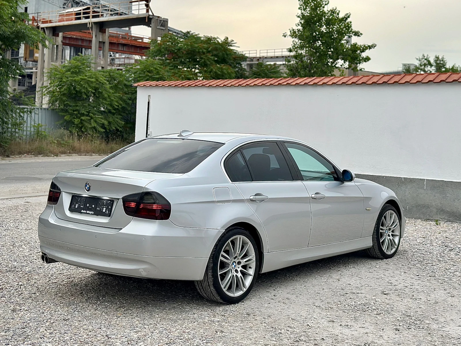 BMW 330 231/НАВИГАЦИЯ/НА ЗАДНО, снимка 4 - Автомобили и джипове - 54874375
