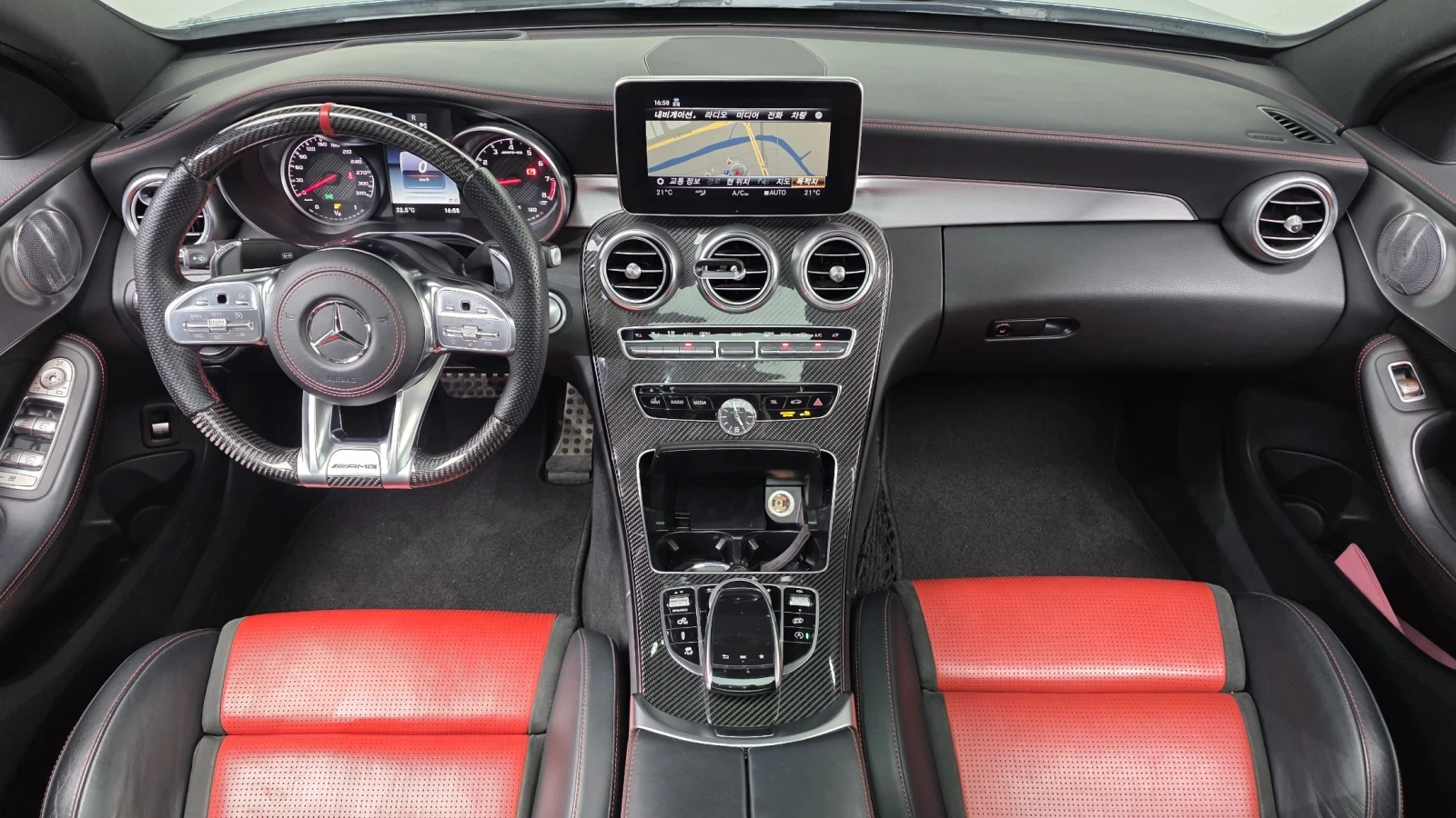 Mercedes-Benz C 63 AMG BLIND SPOT* 360* ЕЛ. БАГАЖНИК* ЛЮК* КРАЙНА ЦЕНА, снимка 7 - Автомобили и джипове - 55435313