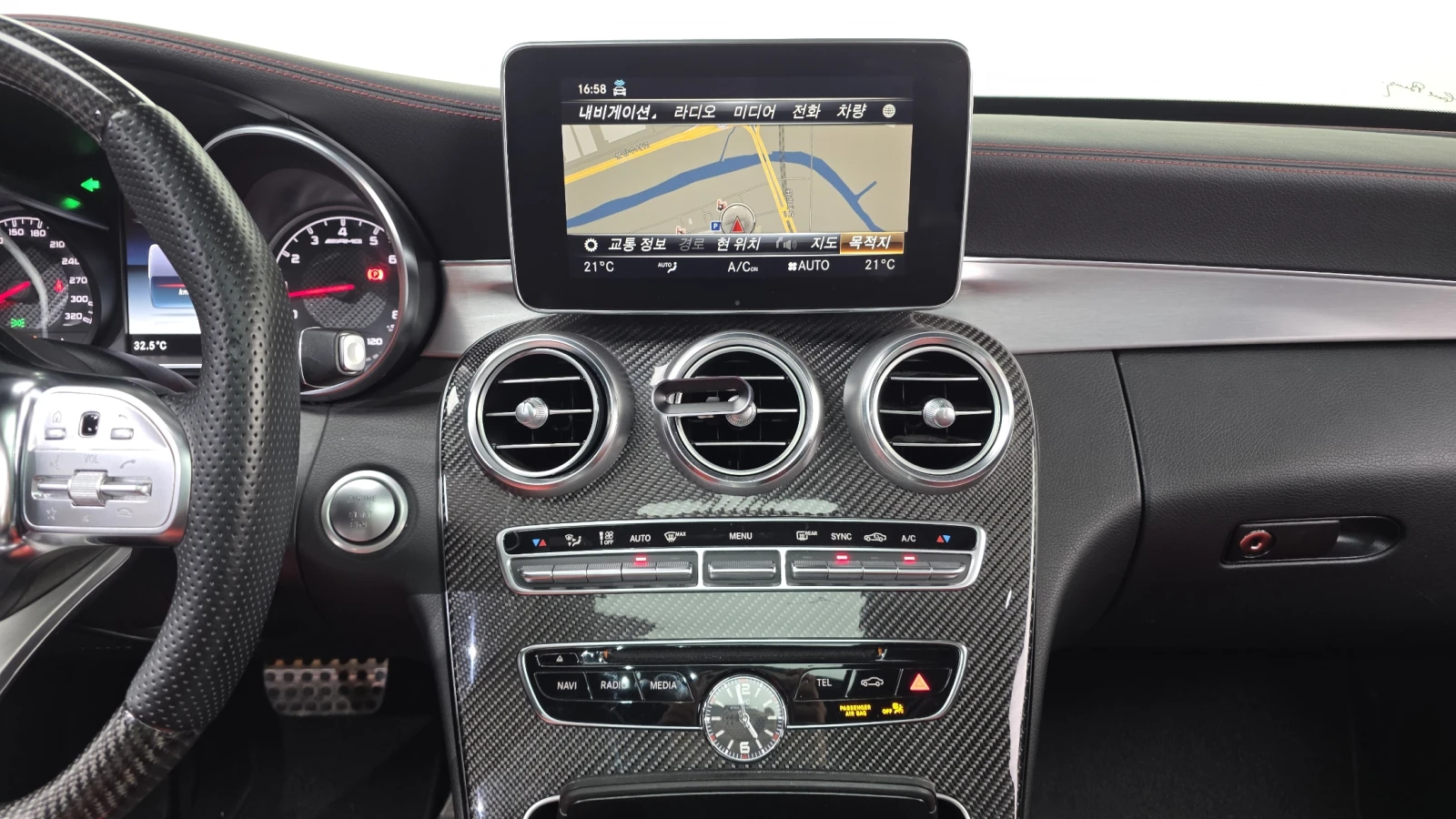 Mercedes-Benz C 63 AMG BLIND SPOT* 360* ЕЛ. БАГАЖНИК* ЛЮК* КРАЙНА ЦЕНА, снимка 14 - Автомобили и джипове - 55435313