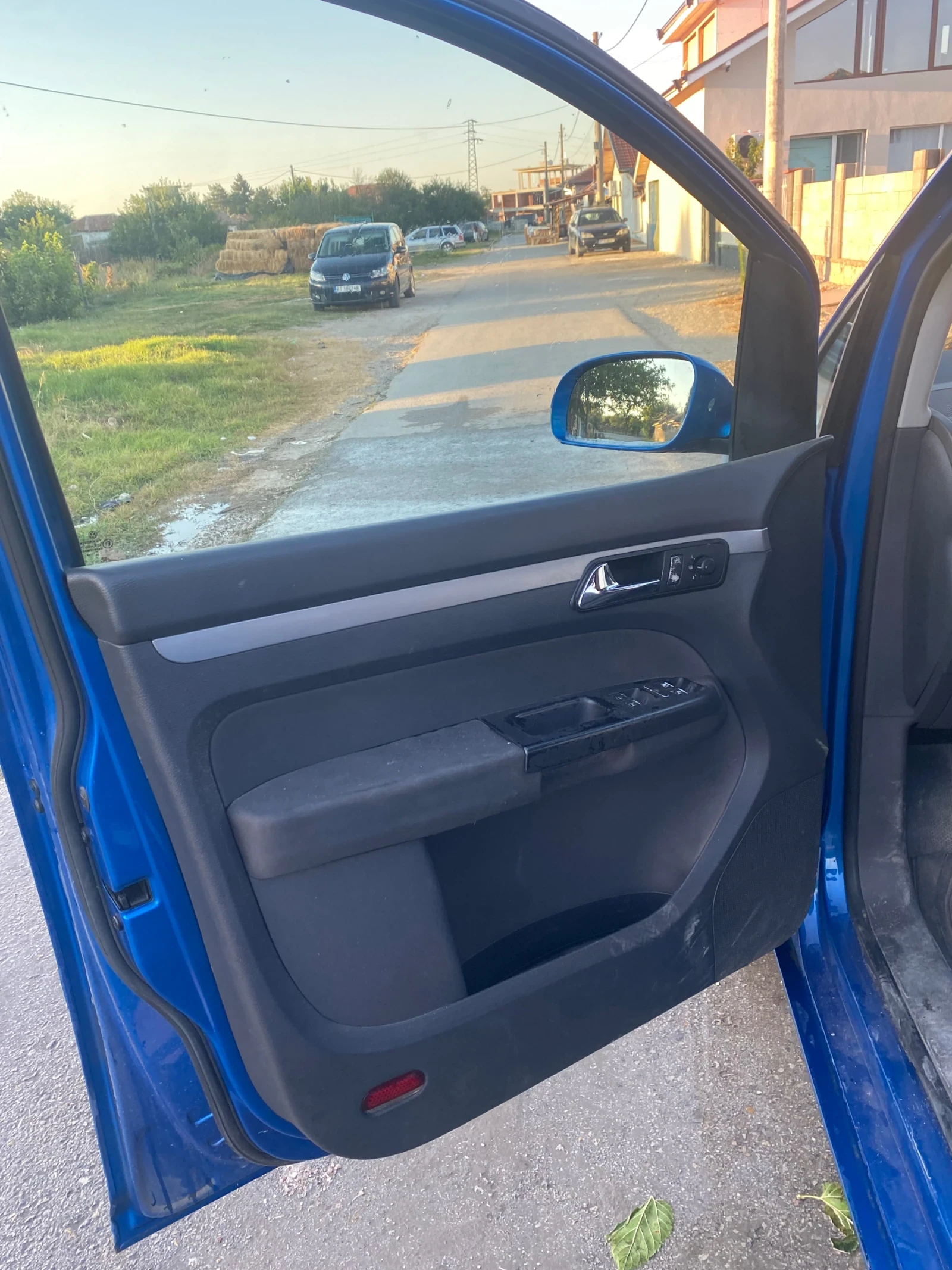 VW Touran, снимка 8 - Автомобили и джипове - 55683113