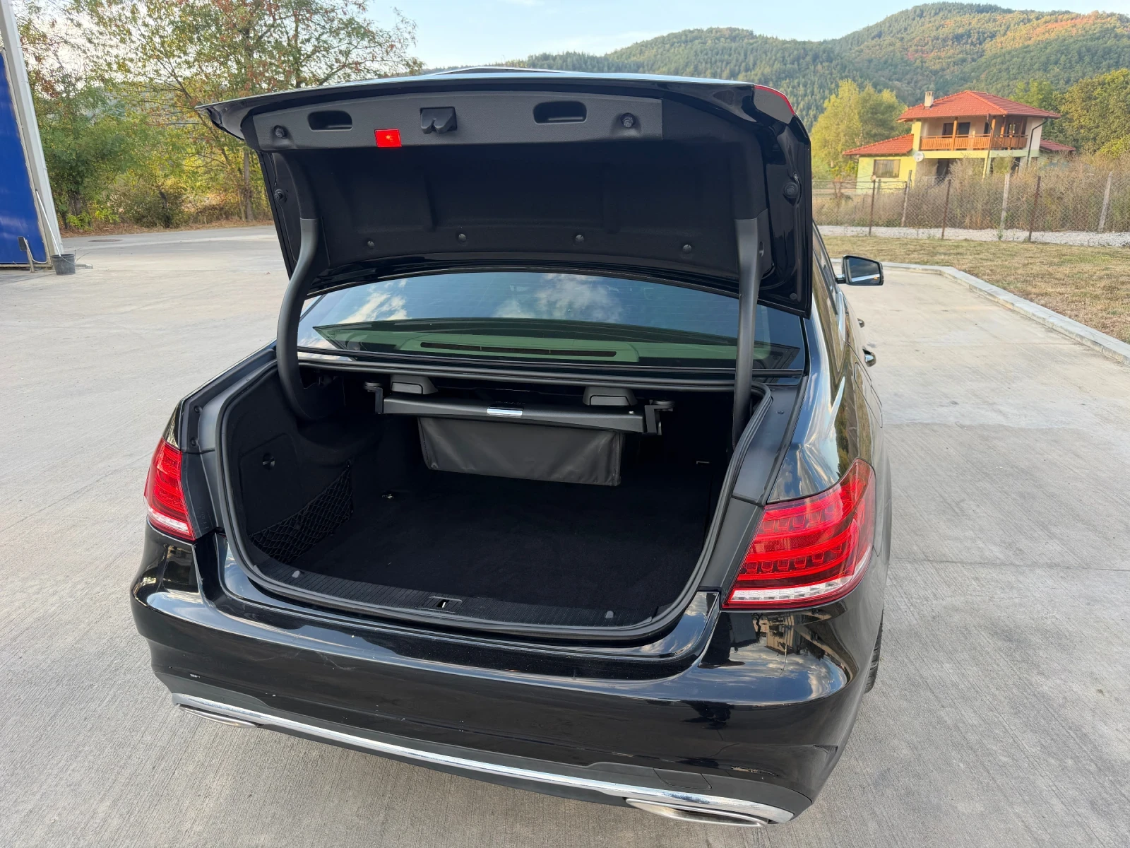 Mercedes-Benz E 350 4 MATIC* AMG line* FULL LED, снимка 14 - Автомобили и джипове - 56171145