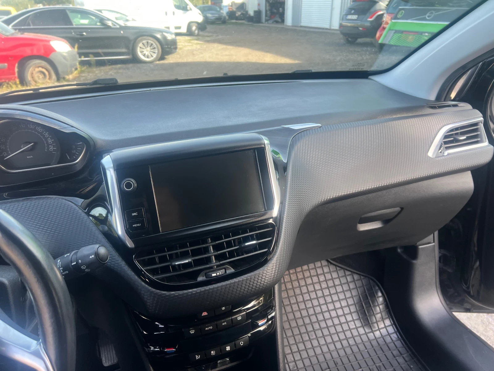 Peugeot 2008, снимка 13 - Автомобили и джипове - 56364581