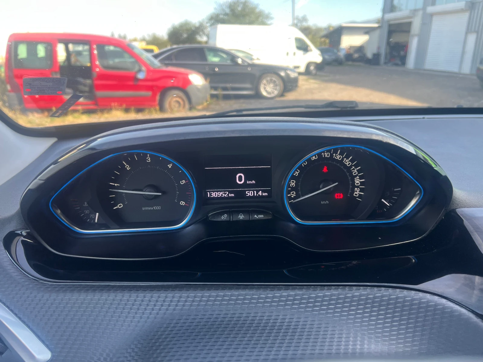 Peugeot 2008, снимка 15 - Автомобили и джипове - 56364581