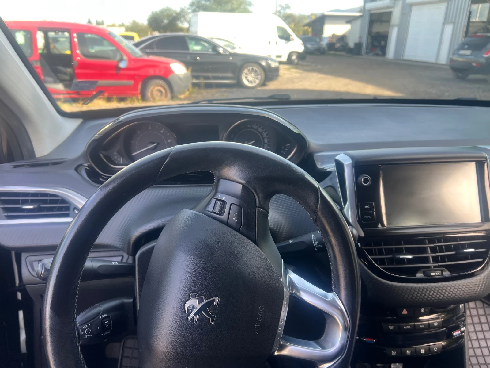 Peugeot 2008, снимка 12 - Автомобили и джипове - 56364581