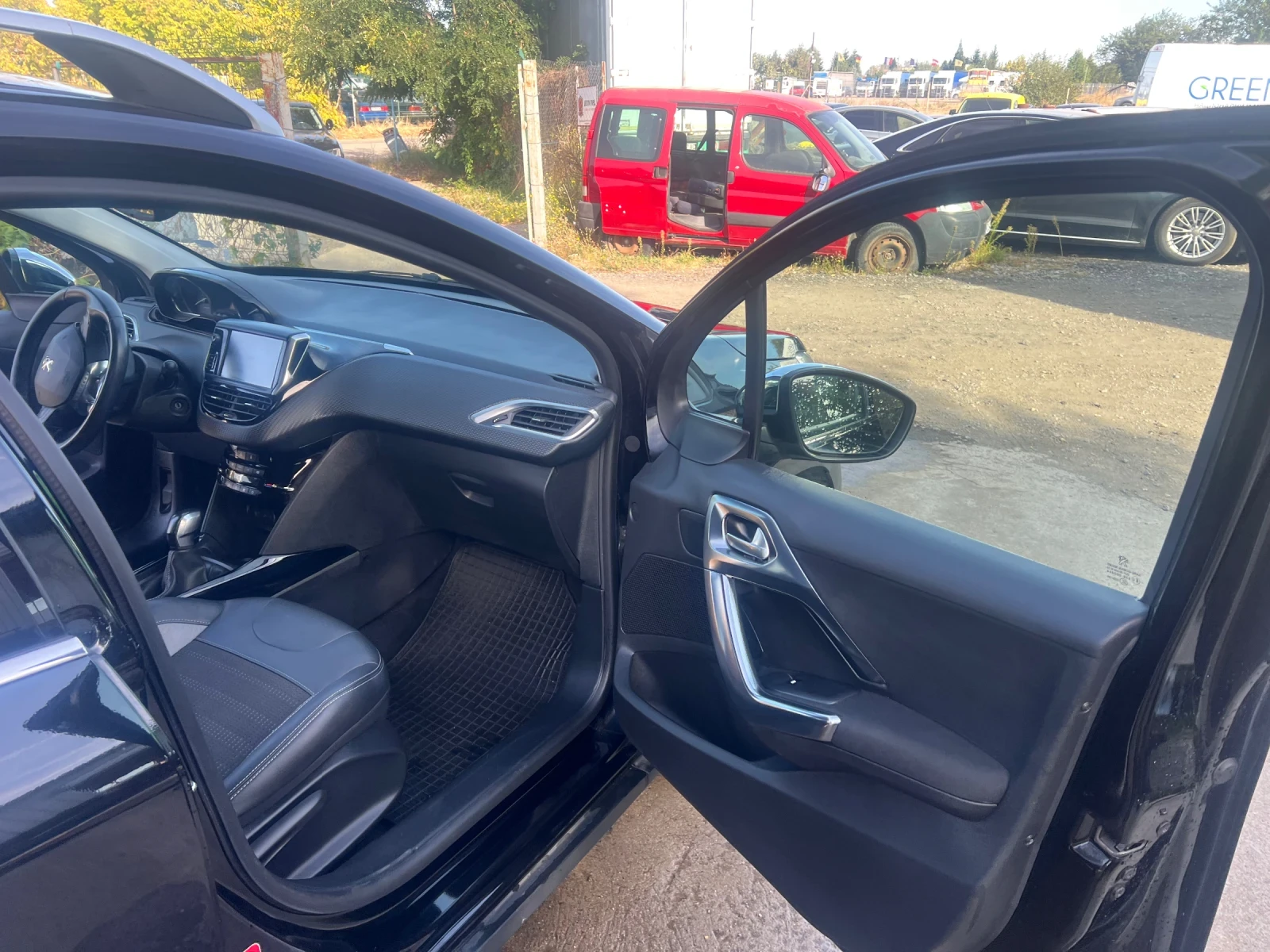 Peugeot 2008, снимка 14 - Автомобили и джипове - 56364581