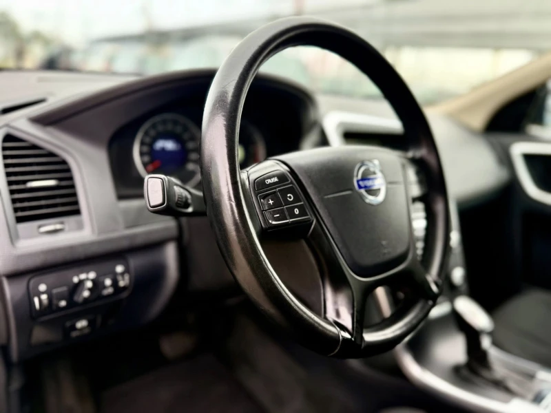 Volvo XC60 2.0 AVTOMAT, снимка 10 - Автомобили и джипове - 53492879