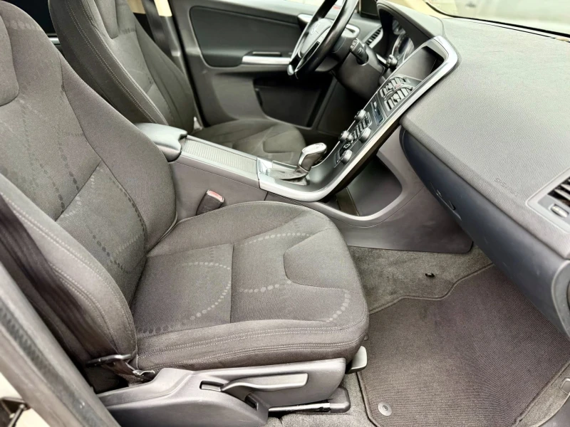 Volvo XC60 2.0 AVTOMAT, снимка 13 - Автомобили и джипове - 53492879