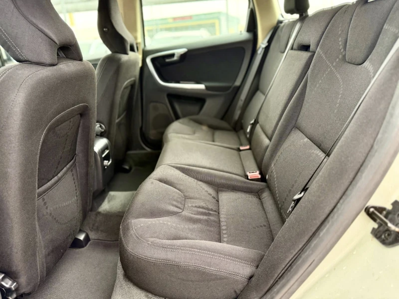 Volvo XC60 2.0 AVTOMAT, снимка 14 - Автомобили и джипове - 53492879