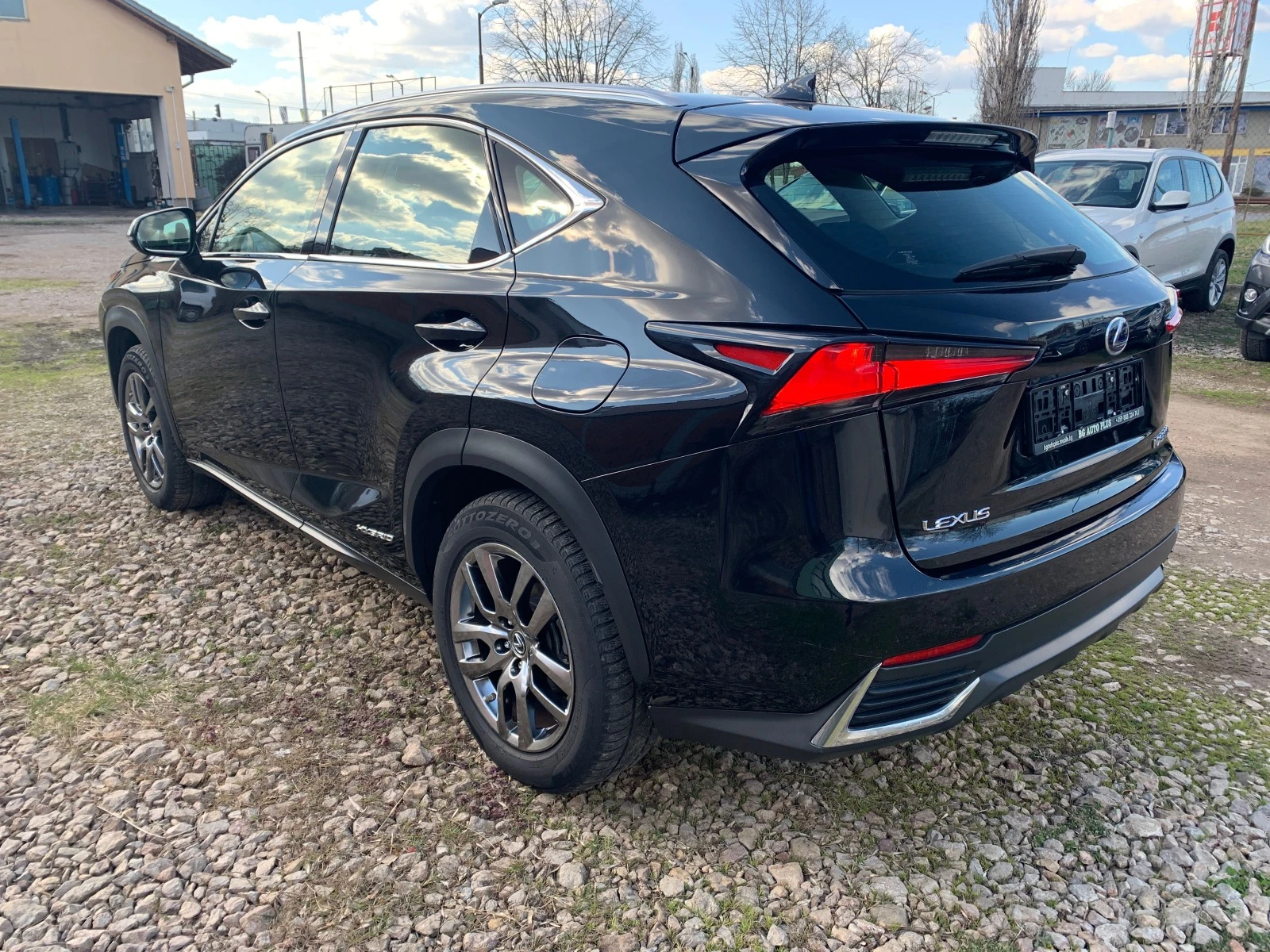 Lexus NX 300h-4X4-Facelift - изображение 7