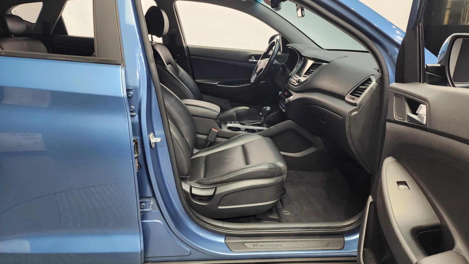 Hyundai Tucson 2.0 2WD PREMIUM | Mobile.bg   10