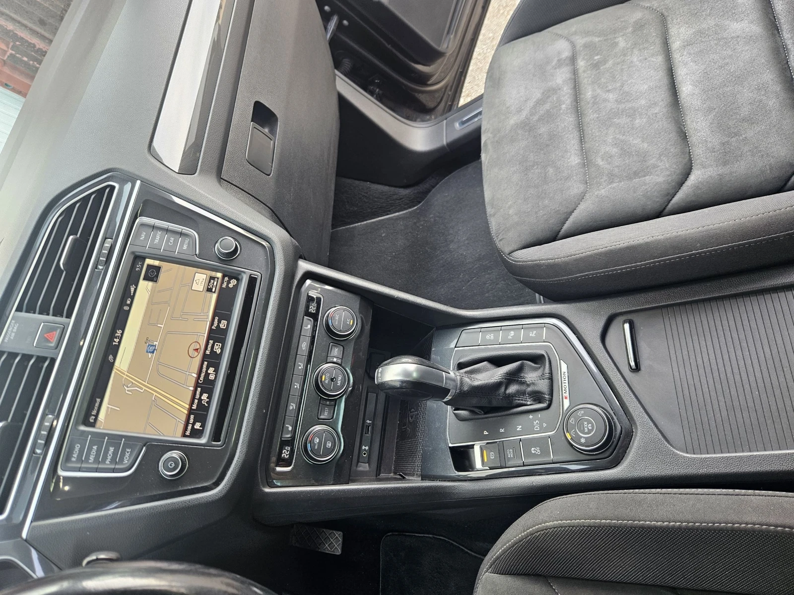 VW Tiguan 2.0 TFSI, снимка 8 - Автомобили и джипове - 53712294