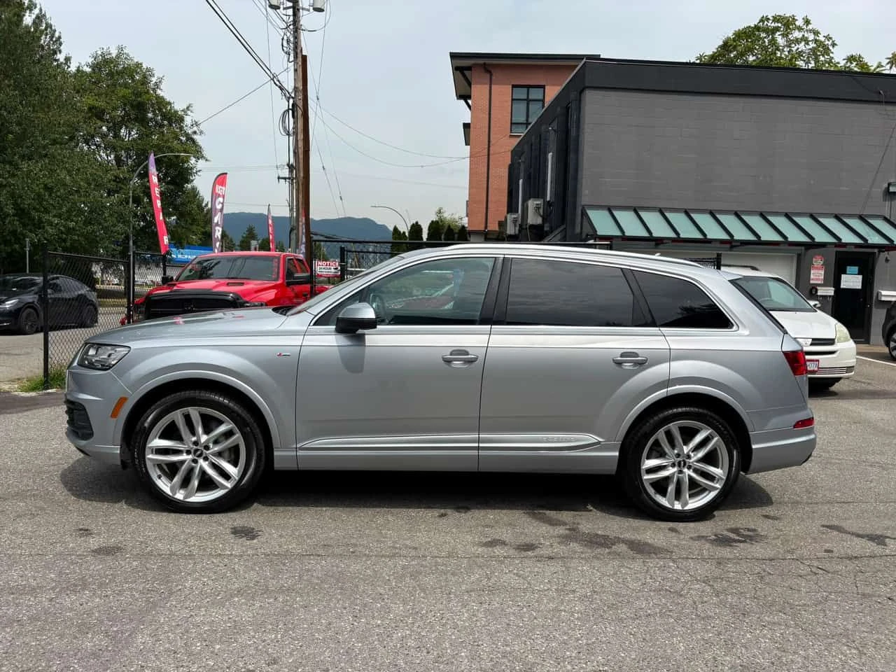 Audi Q7 3.0T Technik | CARFAX | АВТОКРЕДИТ, снимка 4 - Автомобили и джипове - 55335427
