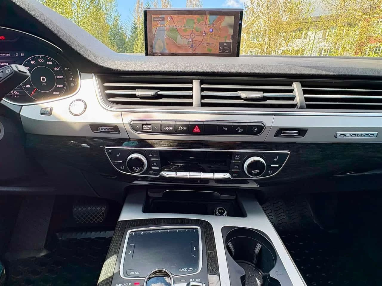 Audi Q7 3.0T Technik | CARFAX | АВТОКРЕДИТ, снимка 12 - Автомобили и джипове - 55335427