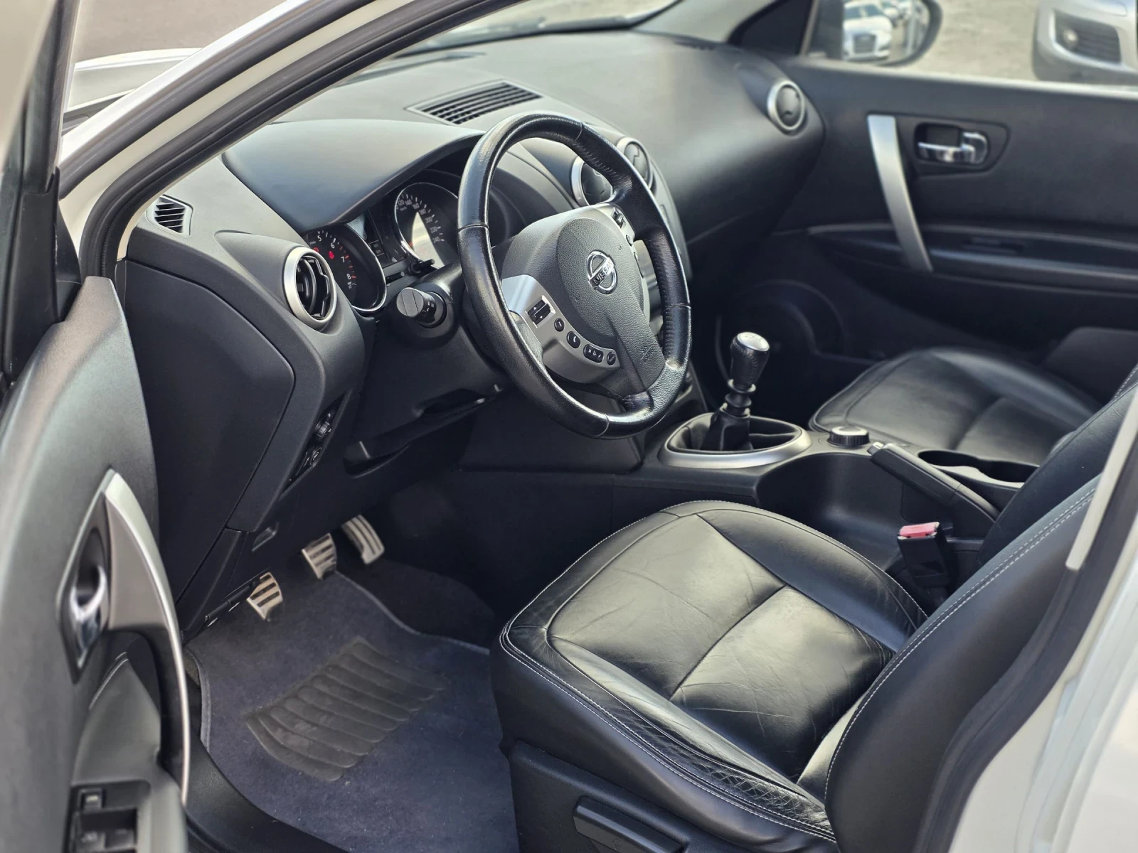 Nissan Qashqai 2.0i 141 k.c. 7 ����� ��� | Mobile.bg � ����������� 8