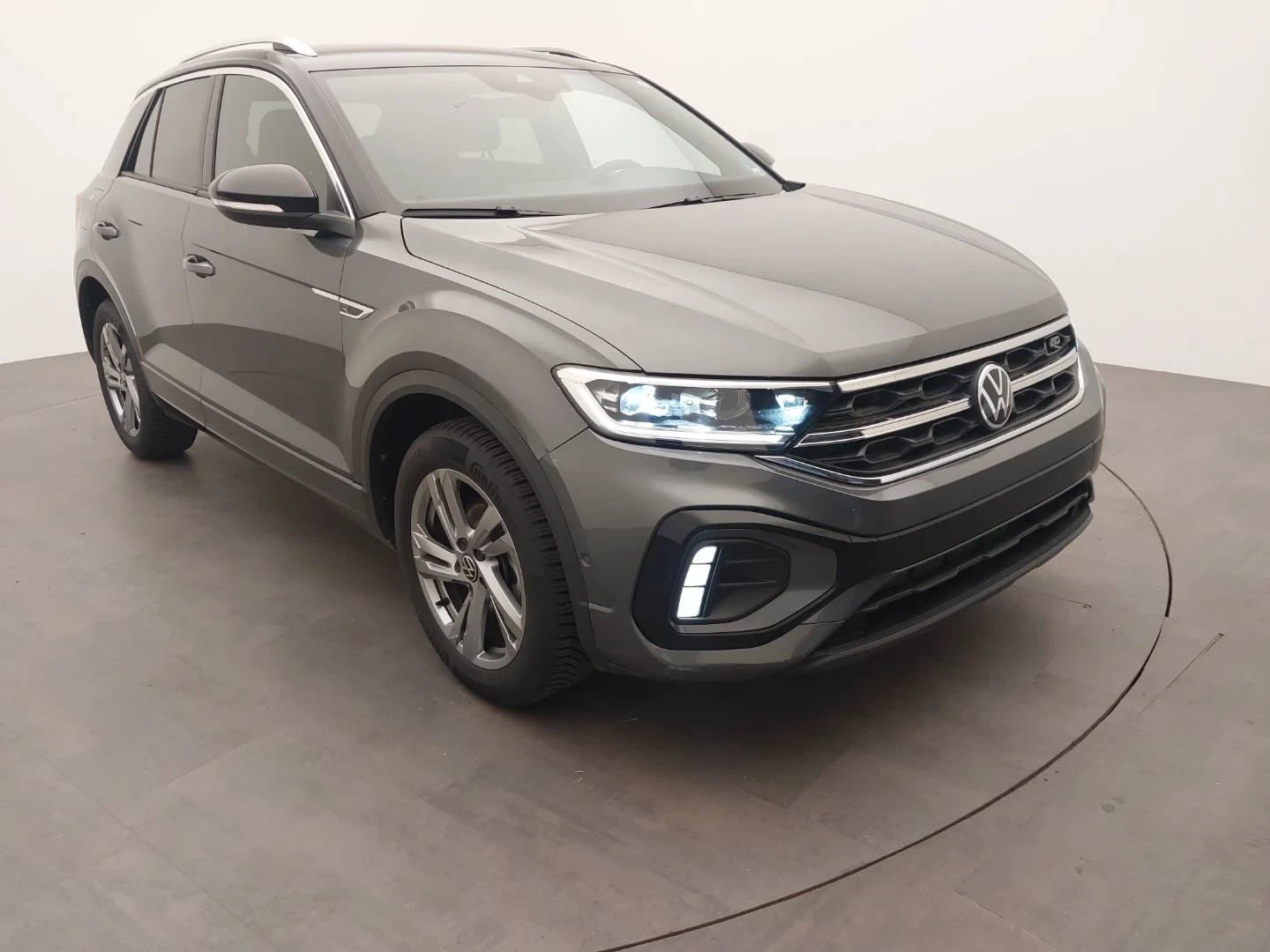 VW T-Roc 1, 5 TSI DSG "R Line, снимка 2 - Автомобили и джипове - 55451209