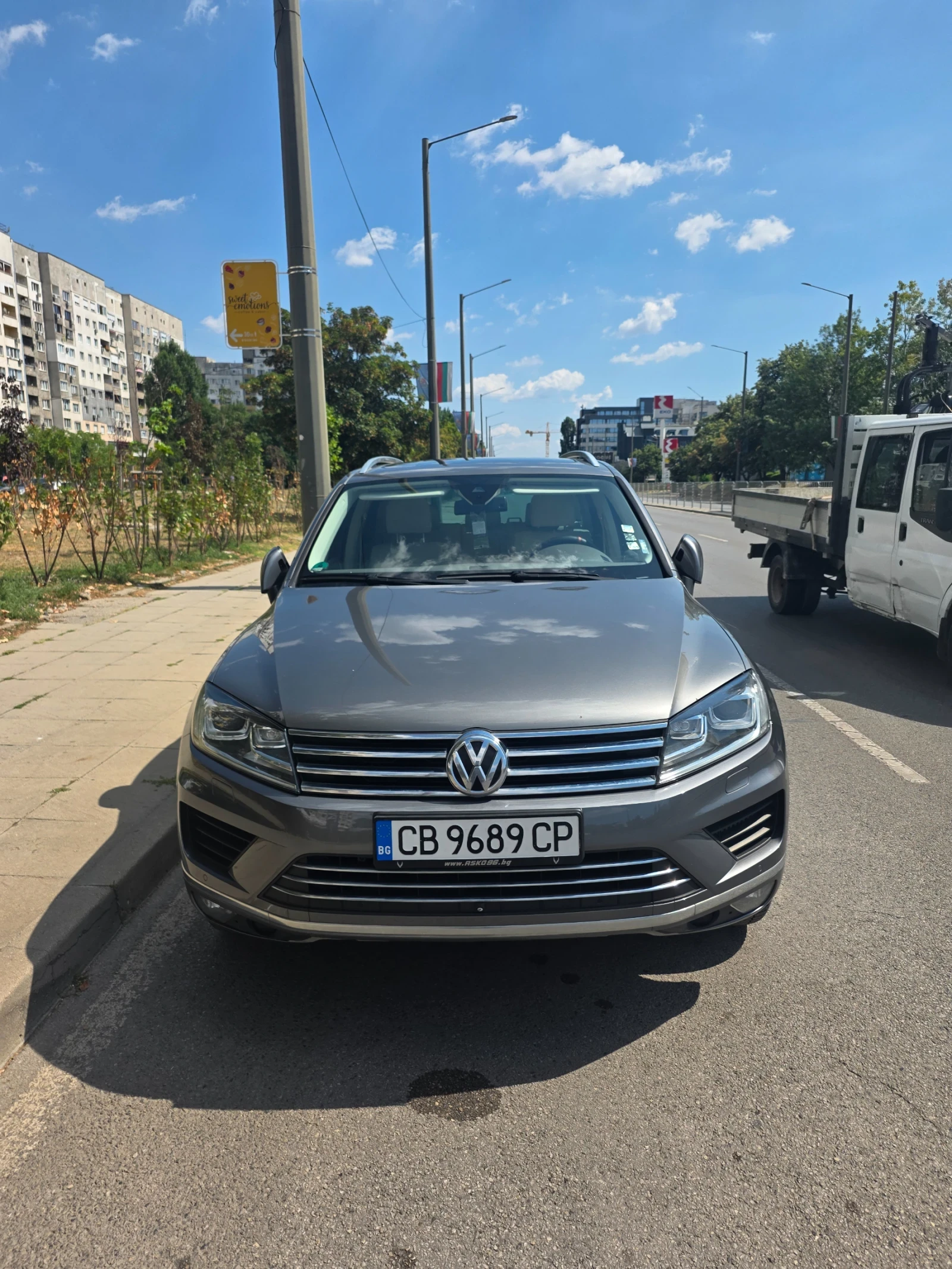 VW Touareg 4.2 Дизел, снимка 3 - Автомобили и джипове - 56151160