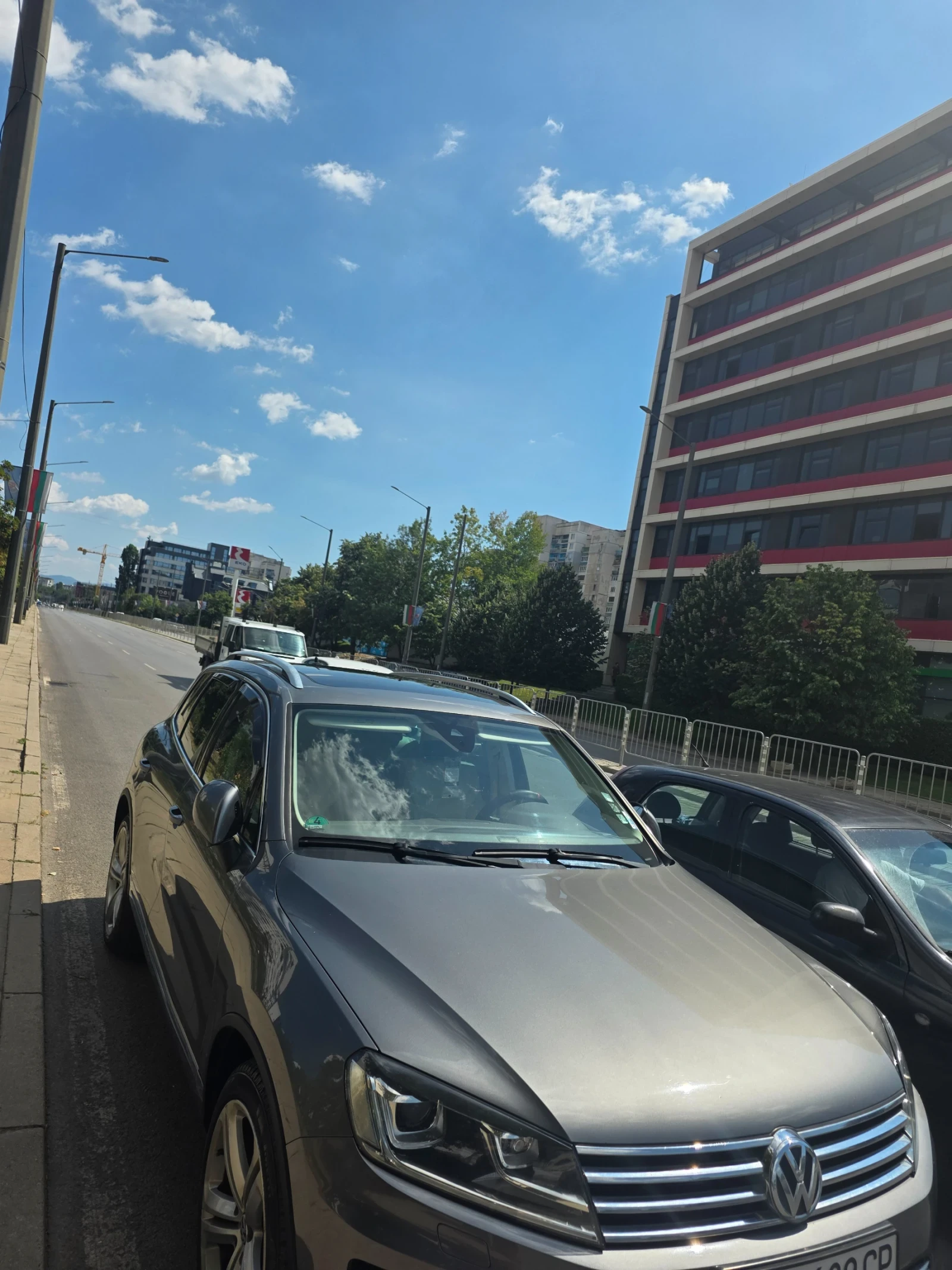 VW Touareg 4.2 Дизел, снимка 2 - Автомобили и джипове - 56151160