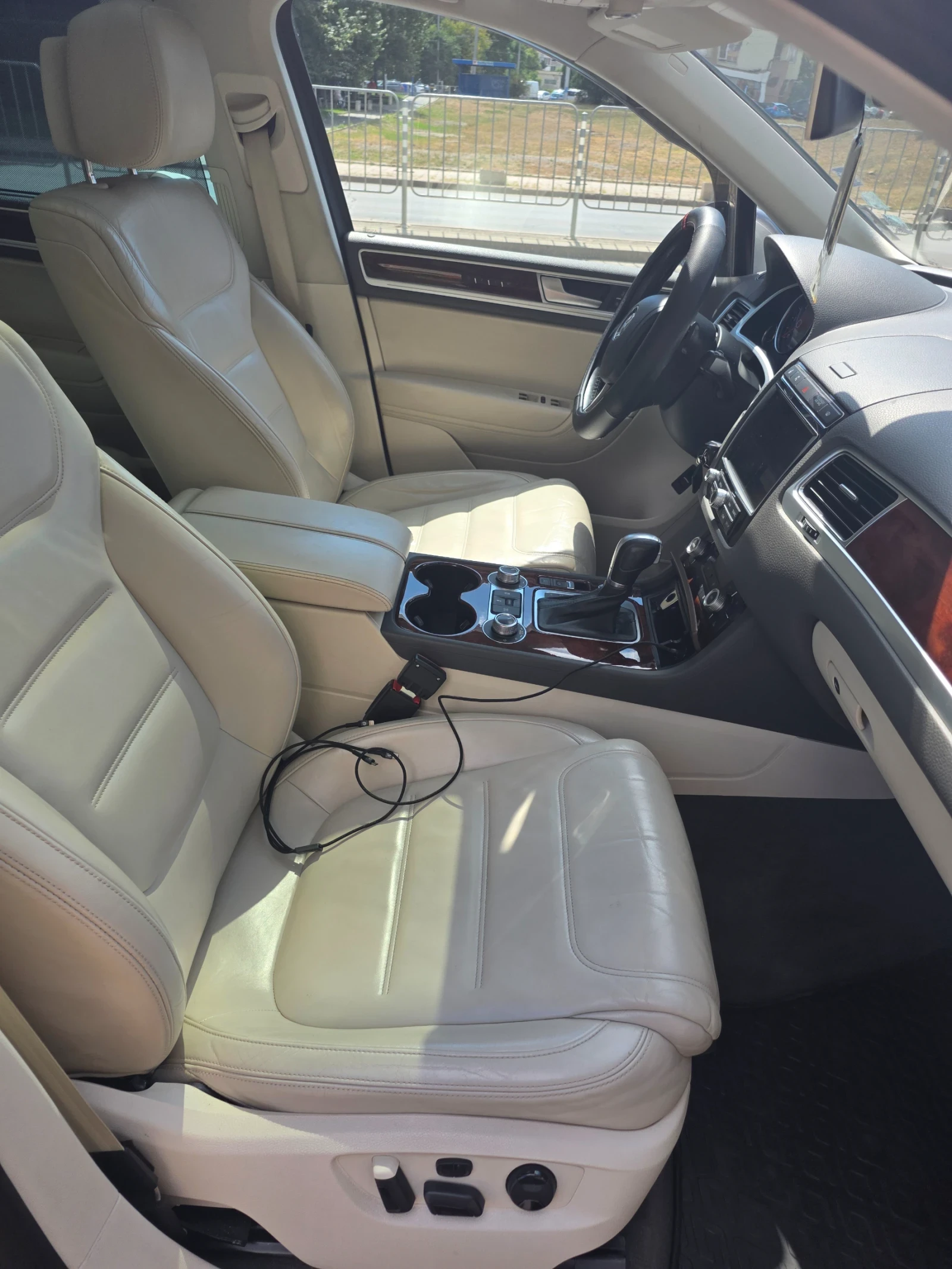 VW Touareg 4.2 Дизел, снимка 12 - Автомобили и джипове - 56151160
