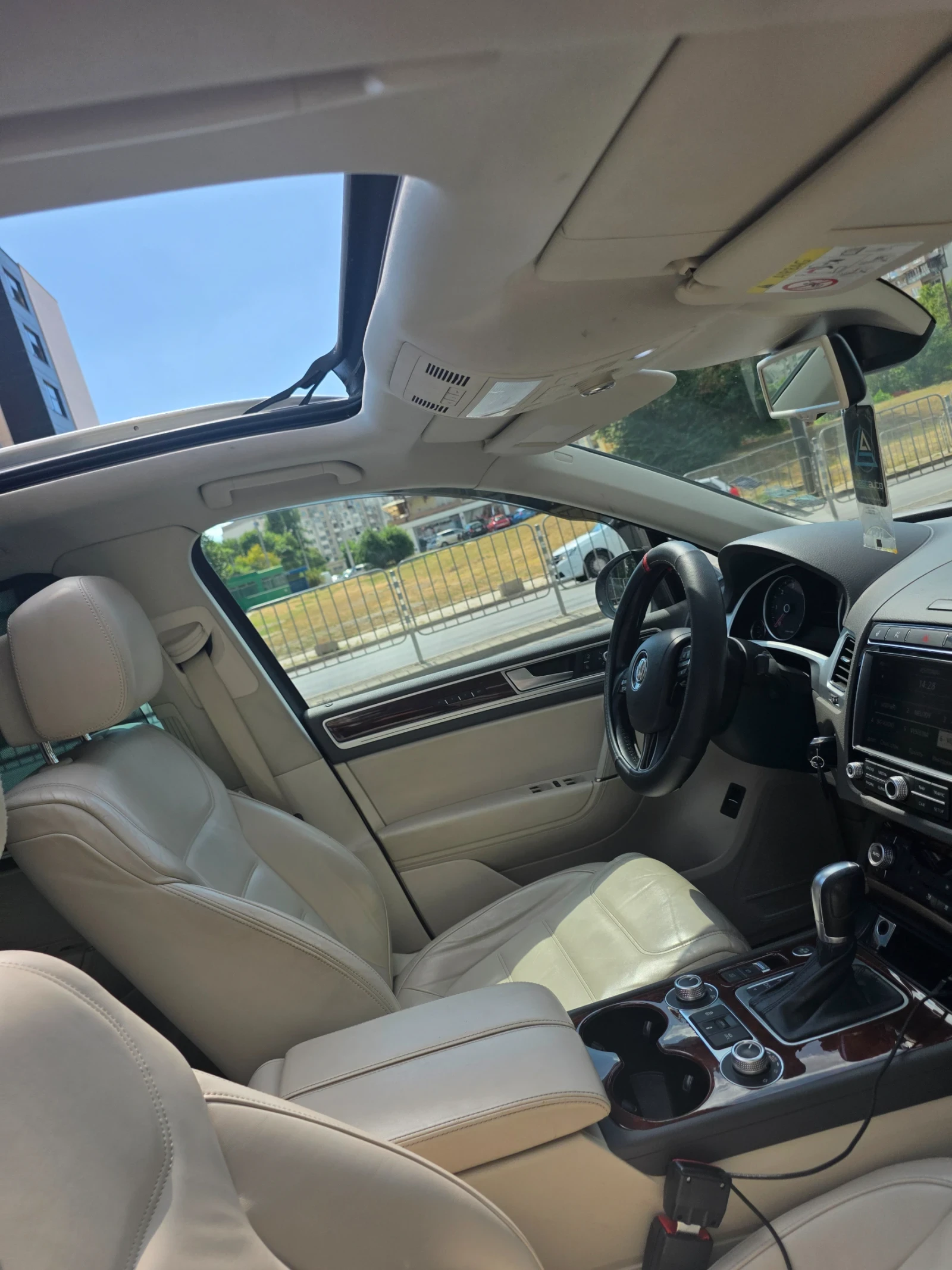 VW Touareg 4.2 Дизел, снимка 8 - Автомобили и джипове - 56151160