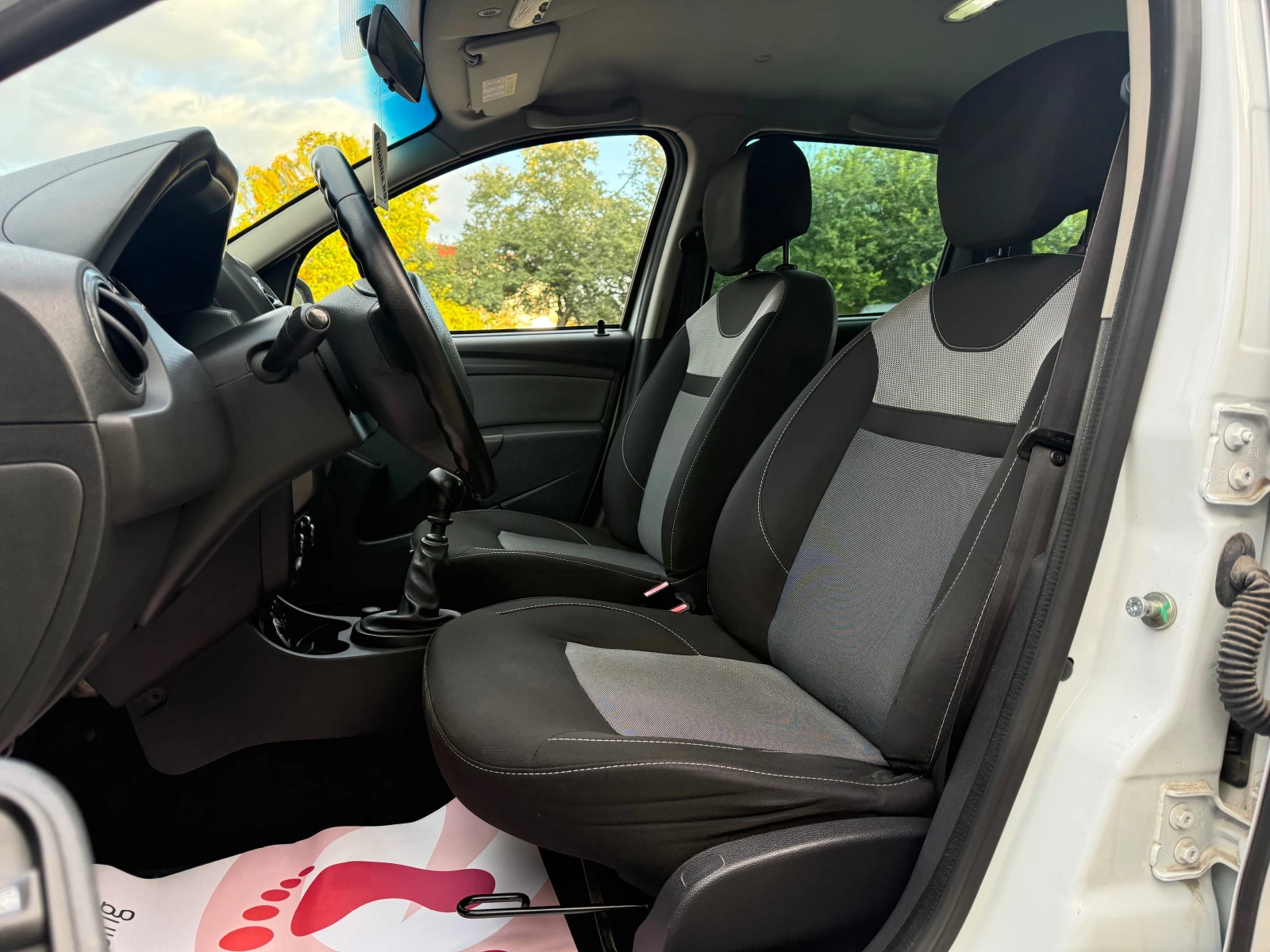 Dacia Duster 1.5dci 4x4, снимка 7 - Автомобили и джипове - 56523605