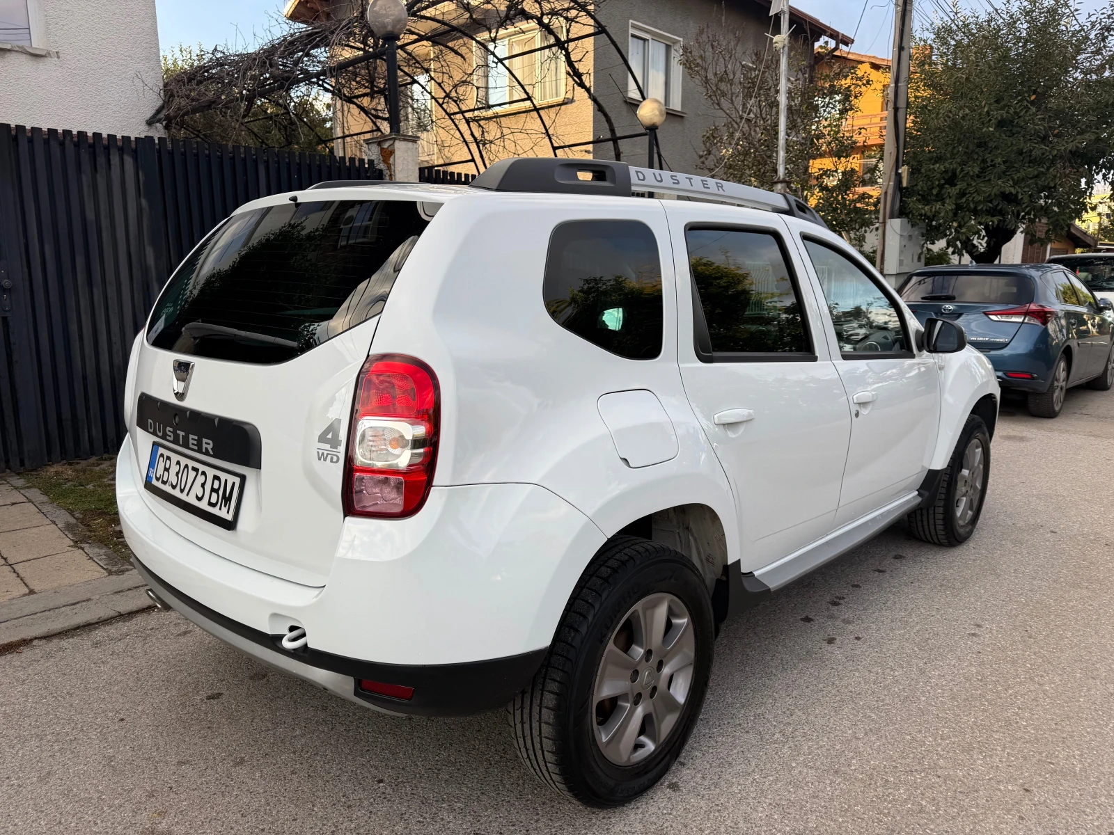 Dacia Duster 1.5dci 4x4, снимка 4 - Автомобили и джипове - 56523605