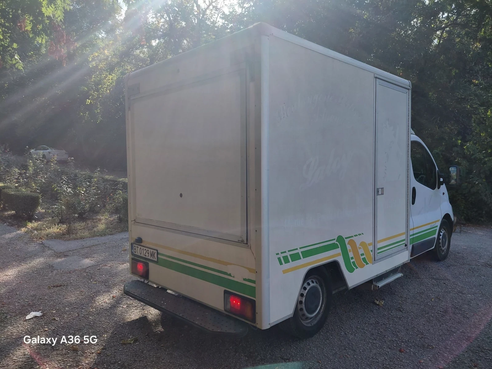 Renault Trafic Магазин, снимка 3 - Бусове и автобуси - 56526389
