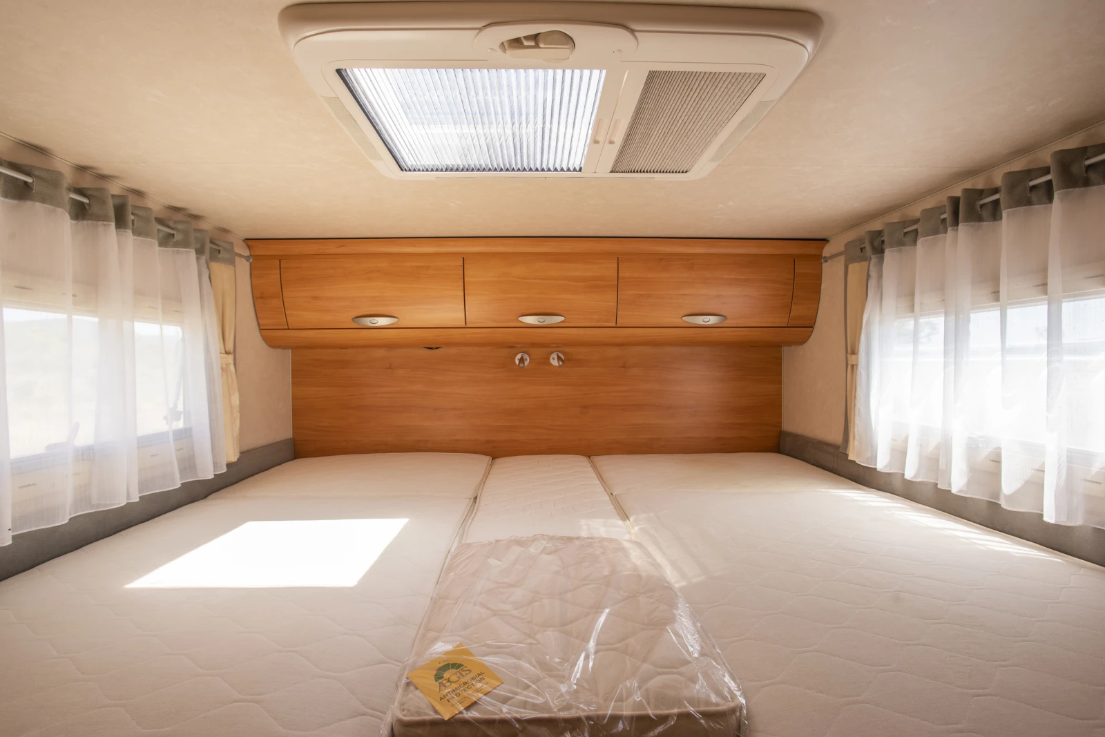 Кемпер Adria Coral S 660 SL, снимка 6 - Каравани и кемпери - 55684161