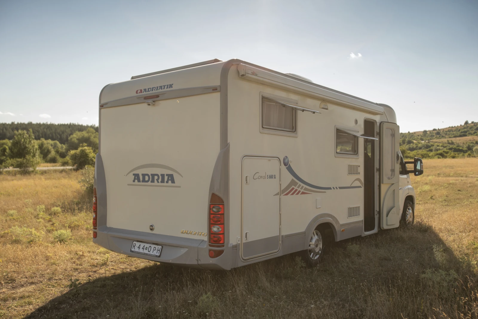 Кемпер Adria Coral S 660 SL, снимка 2 - Каравани и кемпери - 55684161