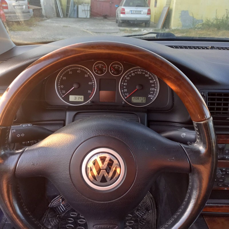 VW Passat 5.5, снимка 14 - Автомобили и джипове - 43071404
