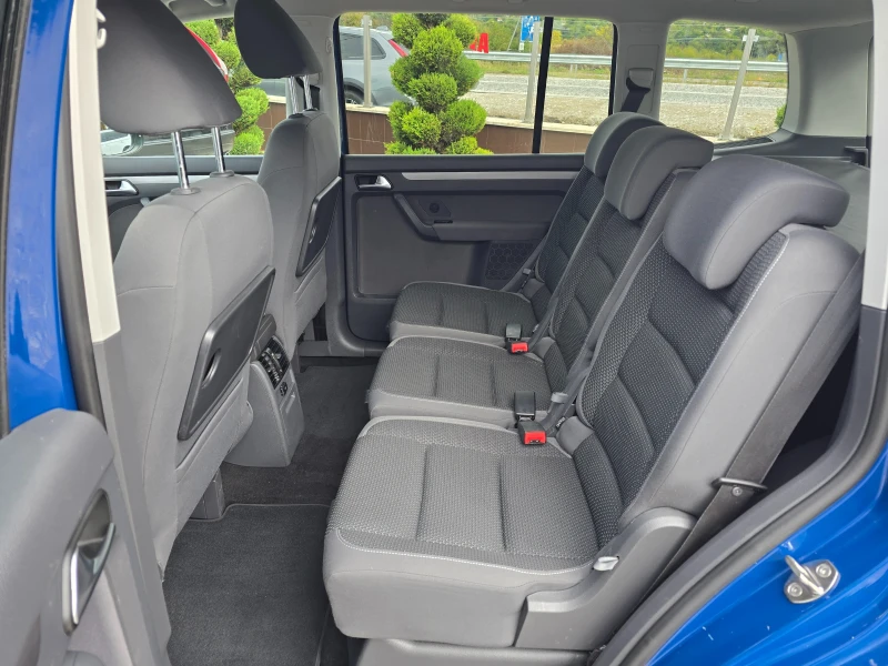 VW Touran 1, 6 TDI АВТОМАТИК !! LED !! РЕАЛНИ КИЛОМЕТРИ ! !!, снимка 15 - Автомобили и джипове - 52024325