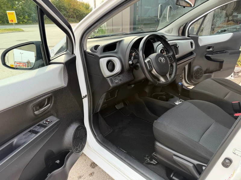 Toyota Yaris 1.5 HYBRID-AUTOMAT-CAMERA-75к.с, снимка 9 - Автомобили и джипове - 52065356