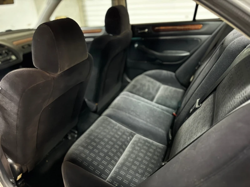 Honda Accord 1.8 VTEC, снимка 9 - Автомобили и джипове - 52967824