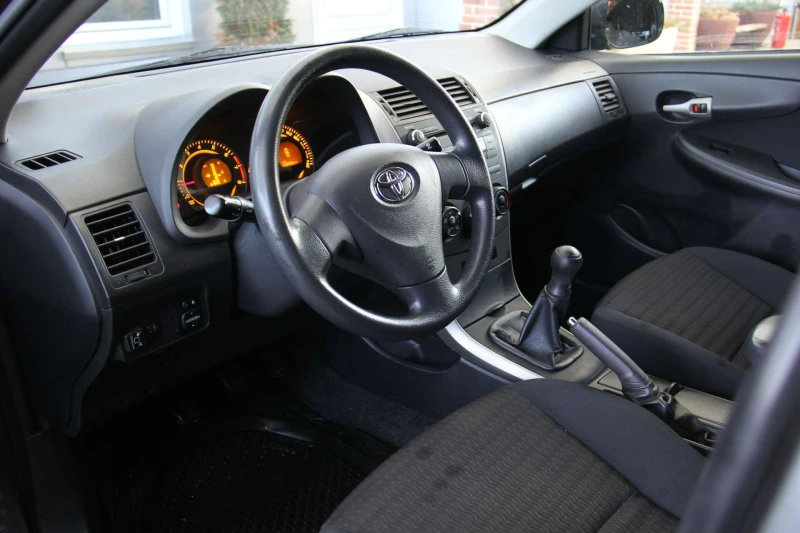 Toyota Corolla, снимка 5 - Автомобили и джипове - 53279541
