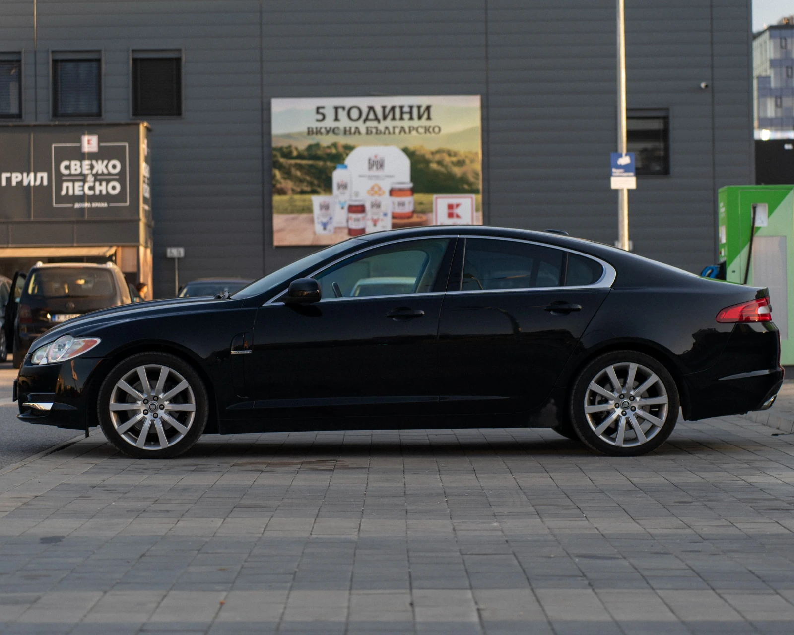 Jaguar Xf 4.2 V8 / 78000 km / Пълна Сервизна История - изображение 2