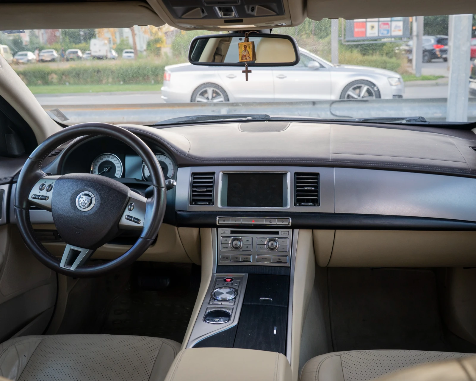 Jaguar Xf 4.2 V8 / 78000 km / Пълна Сервизна История - изображение 7