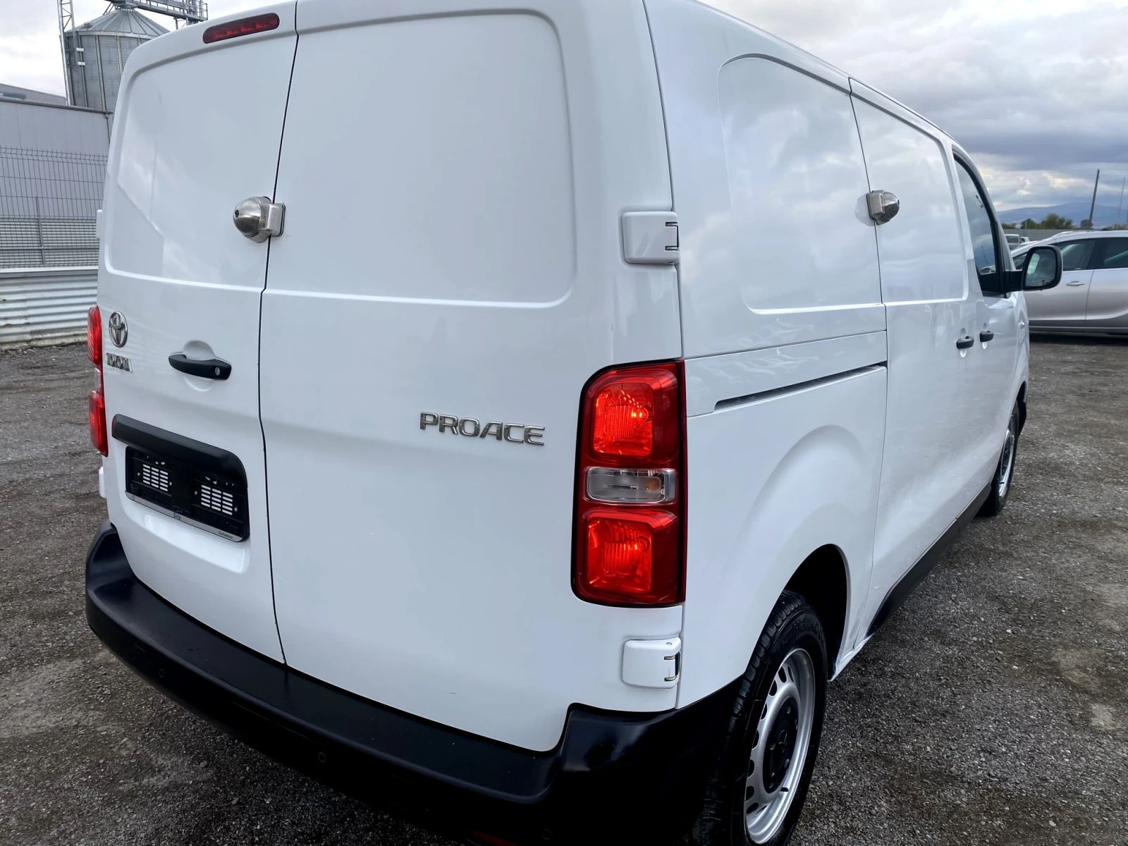 Peugeot Expert 2.0HDI 122к.с ITALY Перфектен - изображение 4