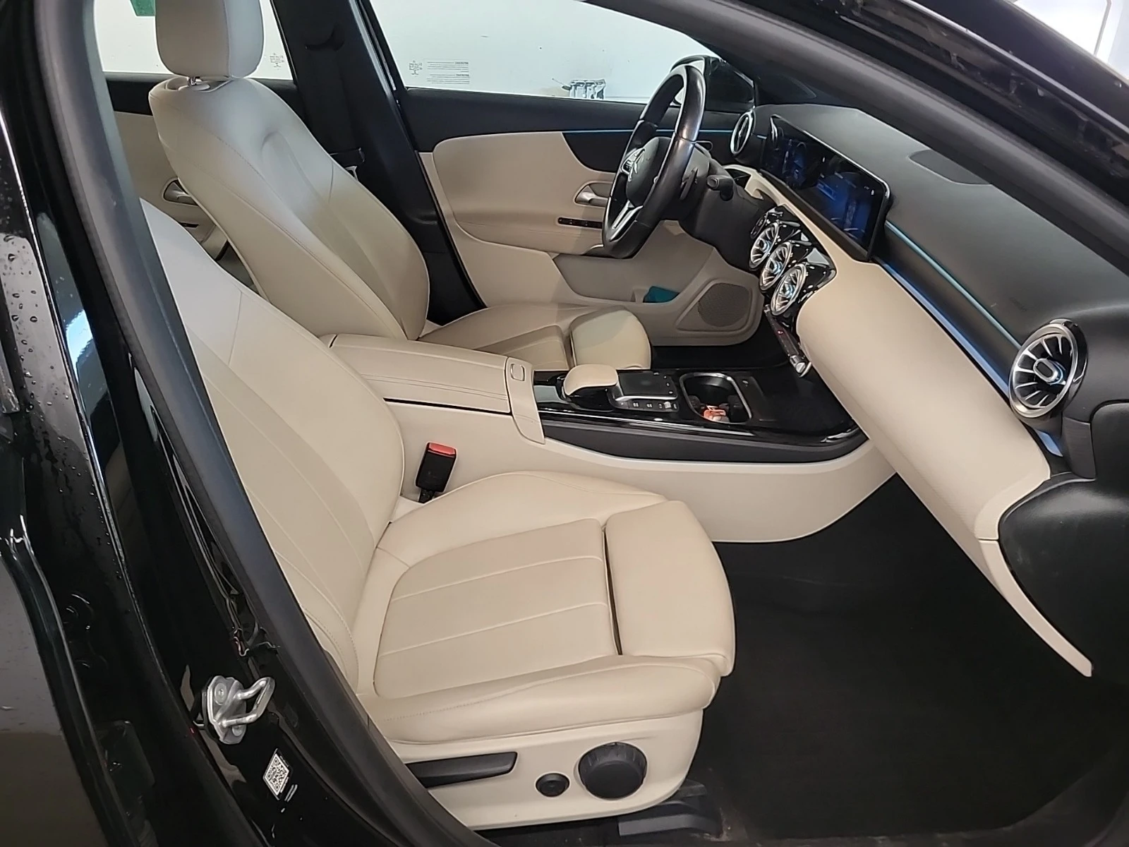 Mercedes-Benz A 250 4MATIC * * CARFAX * * АВТО КРЕДИТ * *  - изображение 8